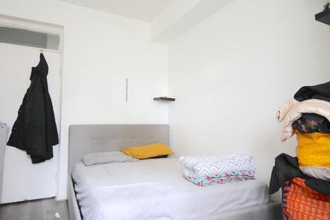 4 bedroom flat to rent, Lindley Street, London E1