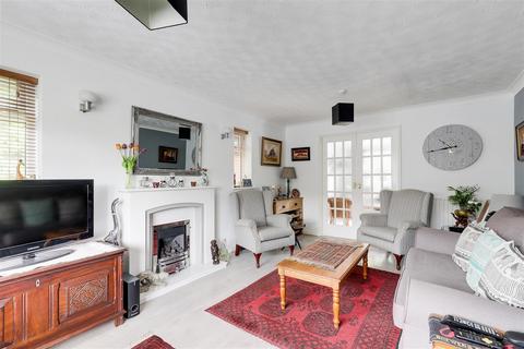 3 Abbots Way, Nottingham, NG8 1FZ