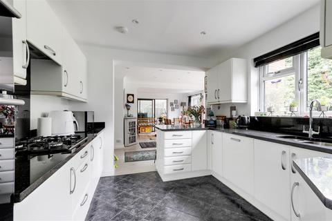 3 Abbots Way, Nottingham, NG8 1FZ