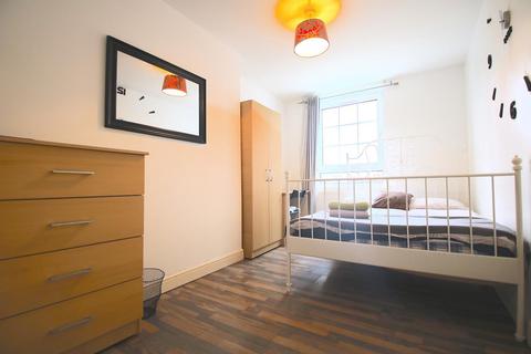 5 bedroom flat to rent, Boyd Street, London E1