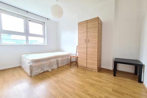 4 bedroom flat to rent, Joseph Street, London E3