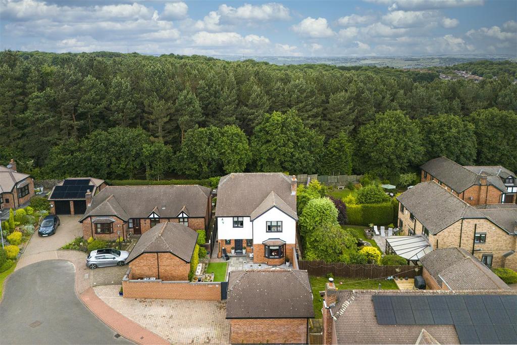 Ganton Way, Fixby, Huddersfield 4 bed detached house for sale £525,000