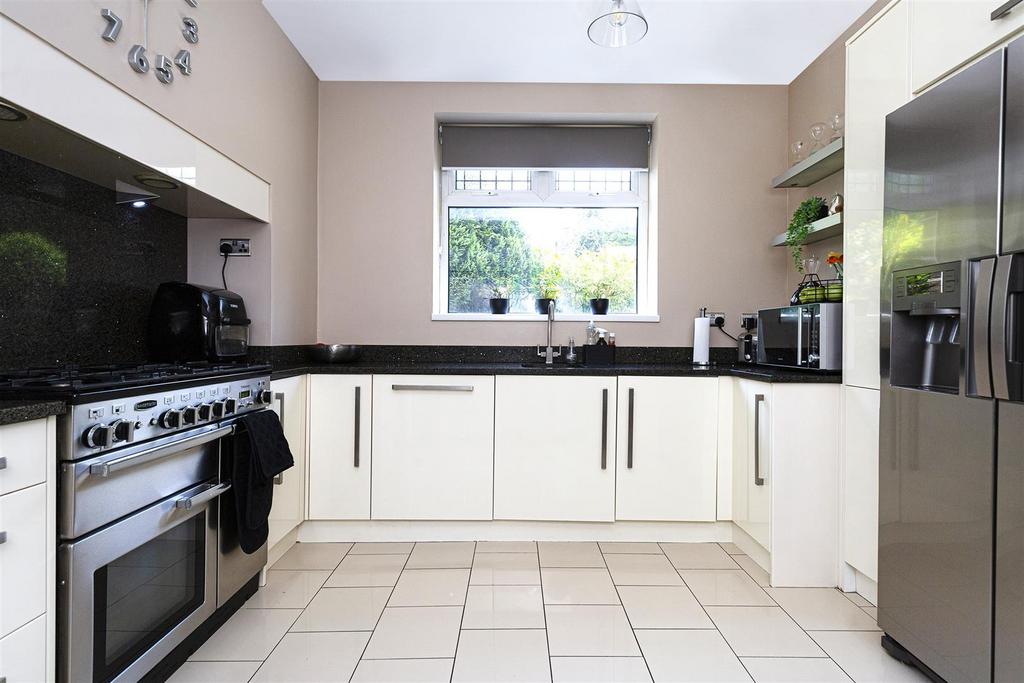 Bramleys Estate Agents   Butternab Road (kitchen).