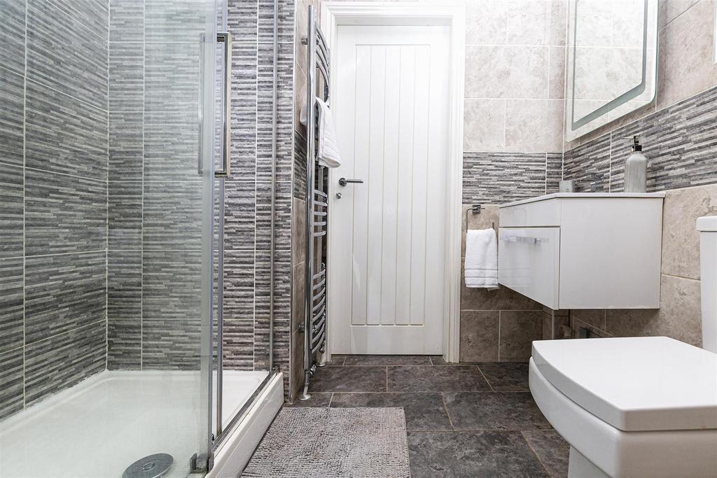 Bramleys Estate Agents - Butternab Road (en suite)