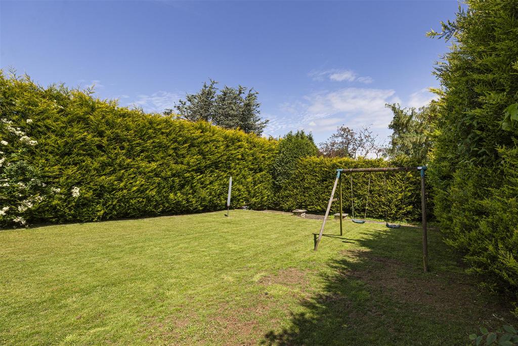 Bramleys Estate Agents - Butternab Road (71).jpg