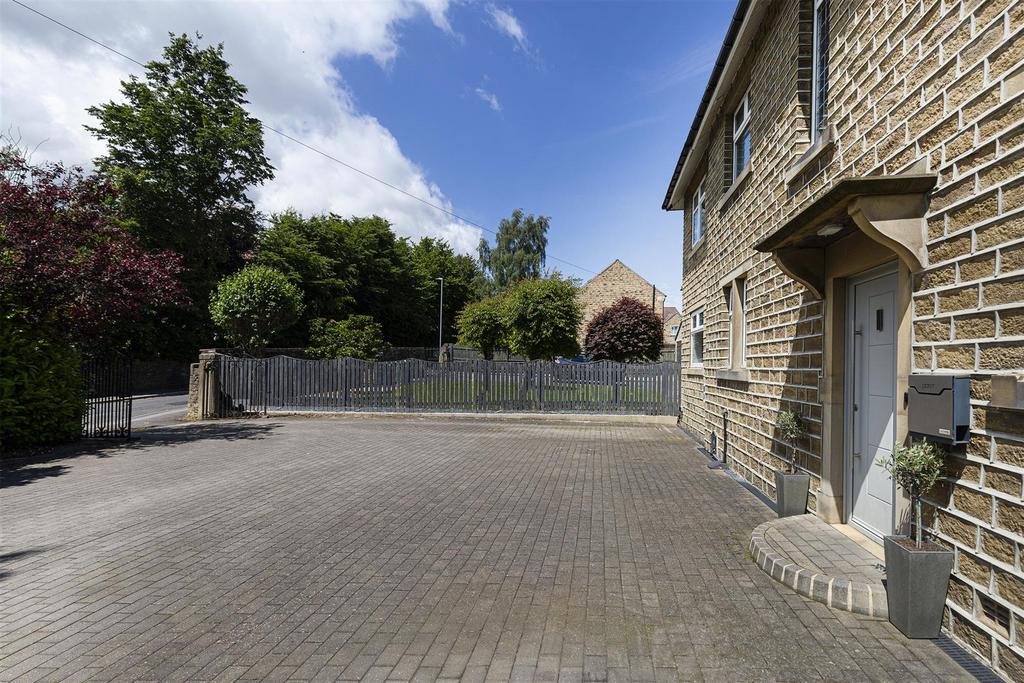 Bramleys Estate Agents - Butternab Road (69).jpg