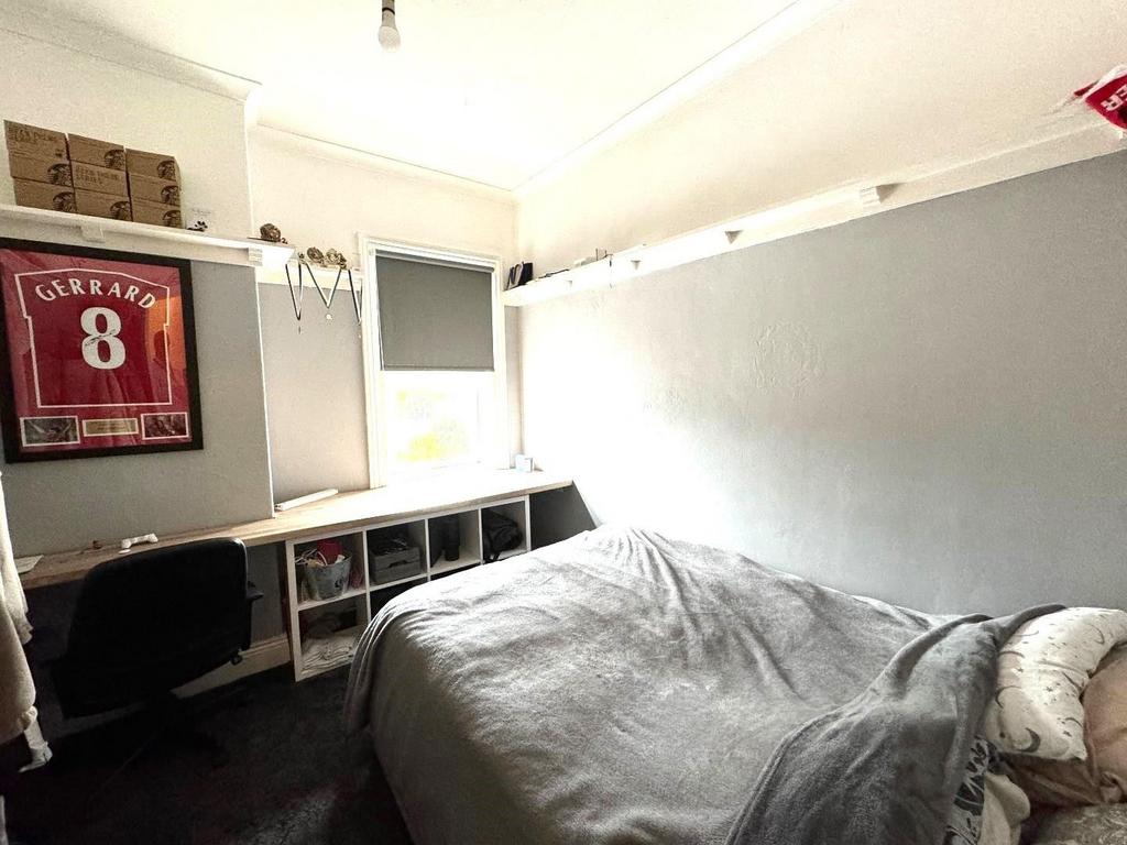 Bedroom (rear)