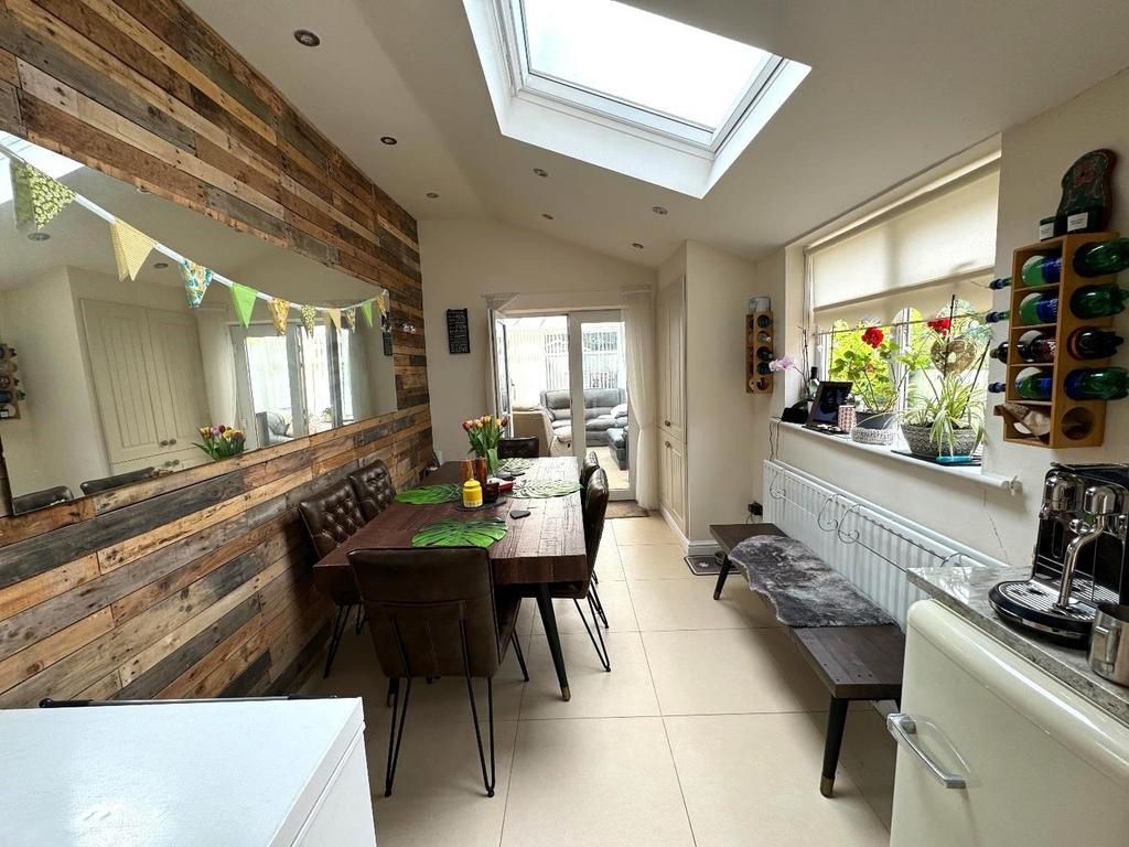 Dining kitchen
