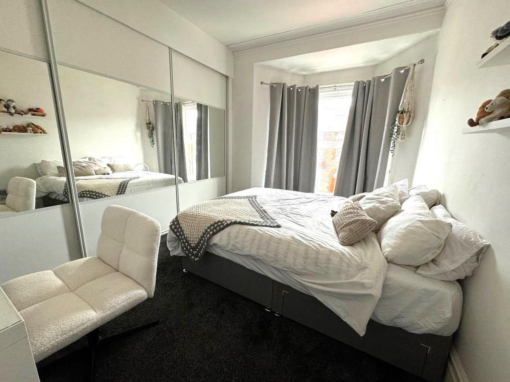 Bedroom (front)