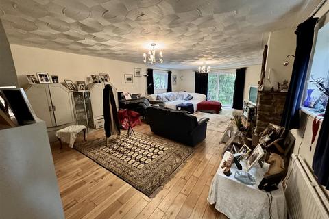 4 bedroom detached house for sale, Glynhir Road, Llandybie, Ammanford