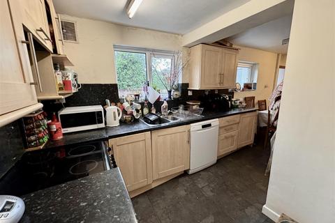 4 bedroom detached house for sale, Glynhir Road, Llandybie, Ammanford