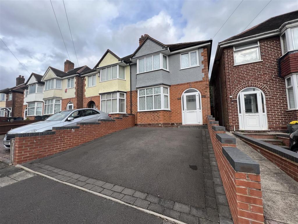 Perry Wood Road, Great Barr, Birmingham 3 bed semidetached house for