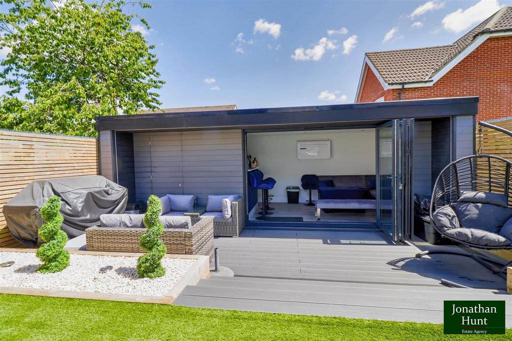 Garden room/bar