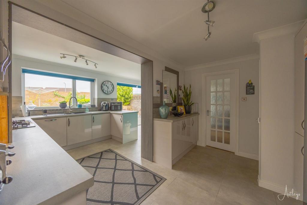 Open plan kitchen/breakfast room
