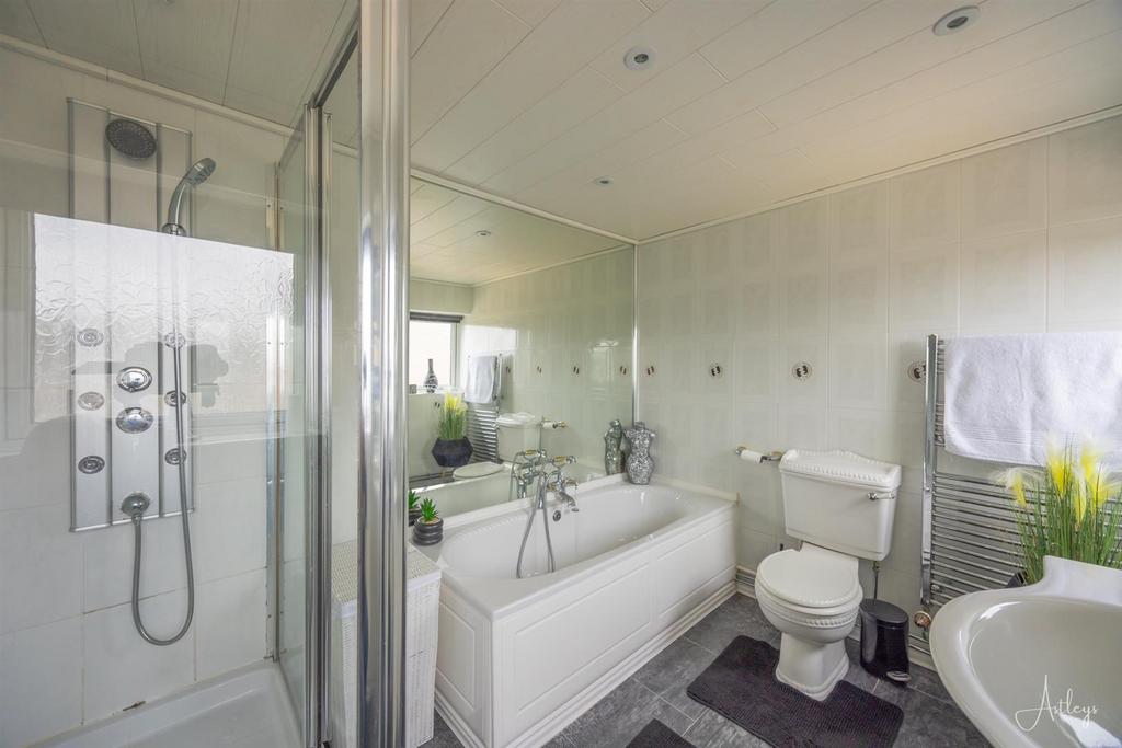 Bathroom/w.c.