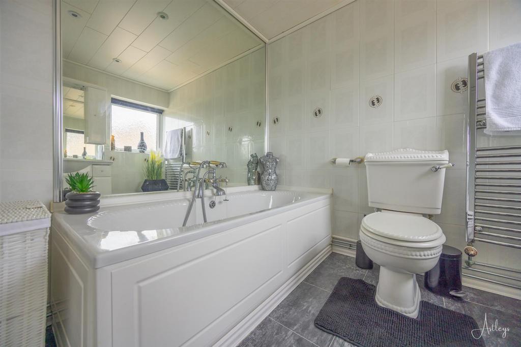 Bathroom/w.c.