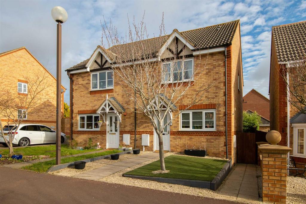 Portishead Drive, Tattenhoe 3 bed semidetached house to rent £1,550