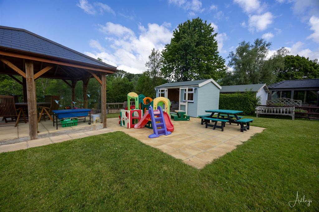 Summer house and Gazebo view