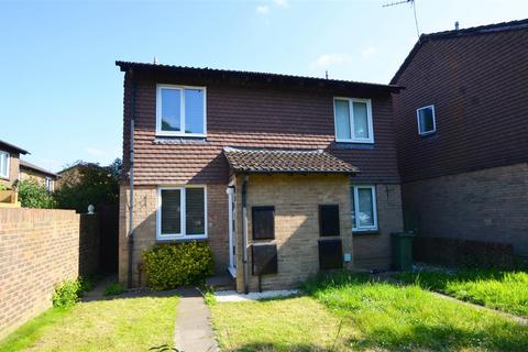 8 Higgins Walk, Hampton, TW12 3XW