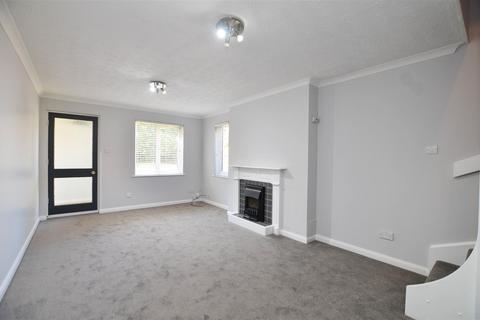8 Higgins Walk, Hampton, TW12 3XW