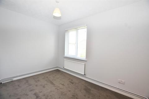 8 Higgins Walk, Hampton, TW12 3XW