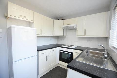 8 Higgins Walk, Hampton, TW12 3XW