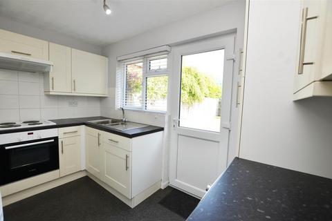 8 Higgins Walk, Hampton, TW12 3XW