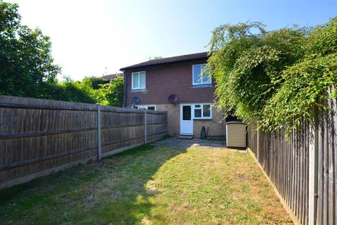 8 Higgins Walk, Hampton, TW12 3XW