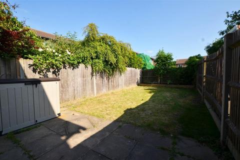 8 Higgins Walk, Hampton, TW12 3XW
