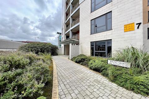 2 bedroom apartment to rent, Baltic Quay