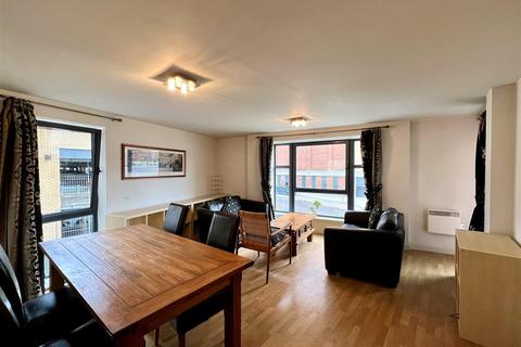 2 bedroom apartment to rent, Baltic Quay