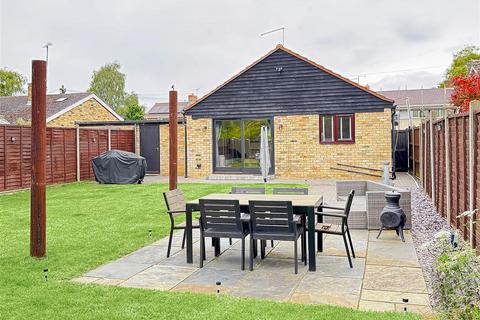 2 bedroom detached bungalow for sale, Orchard Way, Oakington CB24