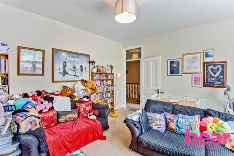2 bedroom flat for sale, Cotswold Road, Westcliff-on-Sea SS0
