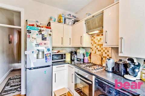2 bedroom flat for sale, Cotswold Road, Westcliff-on-Sea SS0