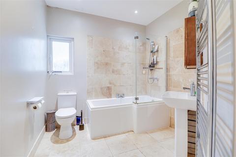 2 bedroom flat for sale, Cotswold Road, Westcliff-on-Sea SS0