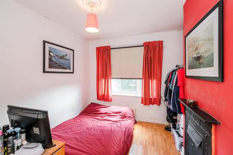 10 Mount Avenue, London, E4 6SY