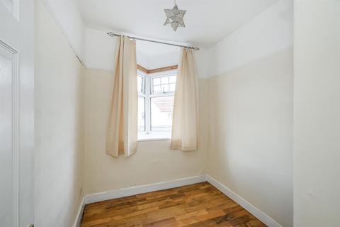 10 Mount Avenue, London, E4 6SY