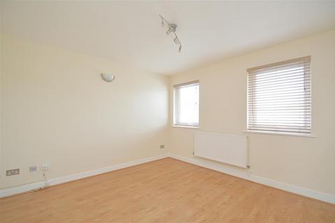 1 bedroom property for sale, ALLOCATED PARKING * SHANKLIN