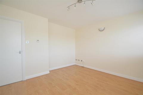 1 bedroom flat for sale, ALLOCATED PARKING * SHANKLIN