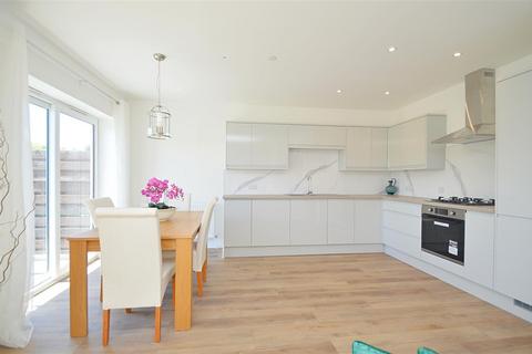 2 bedroom ground floor flat for sale, PRIVATE GARDEN * BONCHURCH