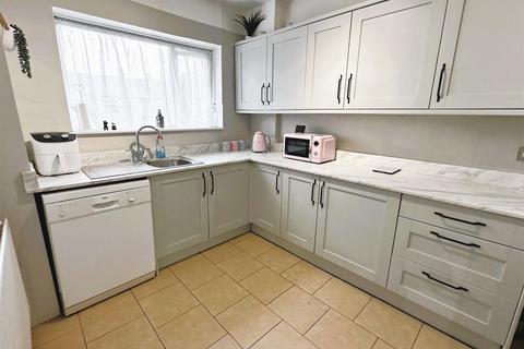 1 bedroom apartment for sale, Church Hill Wood, Poverest