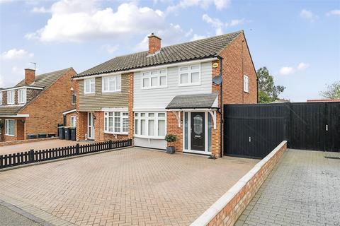 3 bedroom semi-detached house for sale, Pennine Road, Bedford