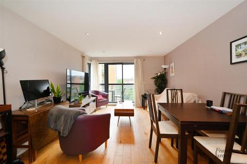 2 bedroom flat for sale, Spa Road, London, SE16