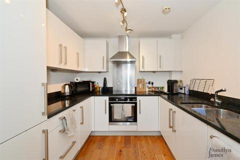 2 bedroom flat for sale, Spa Road, London, SE16