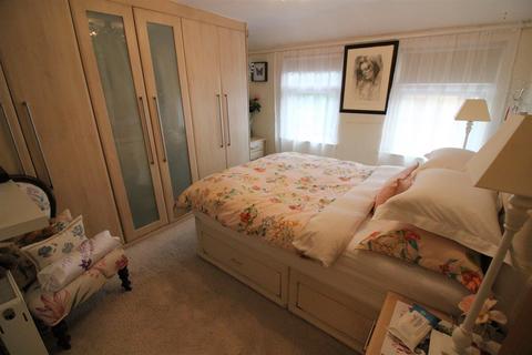 2 bedroom house for sale, Butler Street, Uxbridge