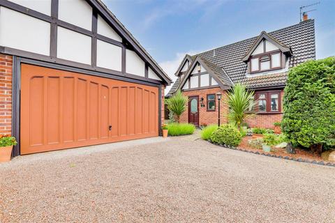 3 bedroom detached house for sale, St. James Court, Sandiacre NG10