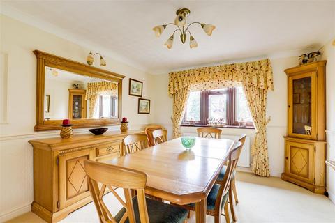 3 bedroom detached house for sale, St. James Court, Sandiacre NG10