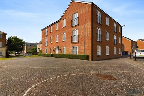 2 bedroom flat for sale, Finch Court, Trowbridge BA14