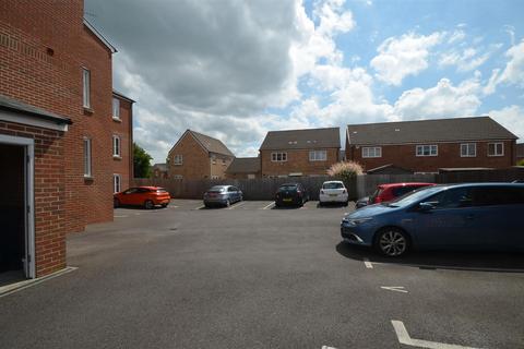 2 bedroom flat for sale, Finch Court, Trowbridge BA14