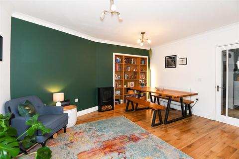 1 Maunders Drive, Staverton, Trowbridge, BA14 8UD